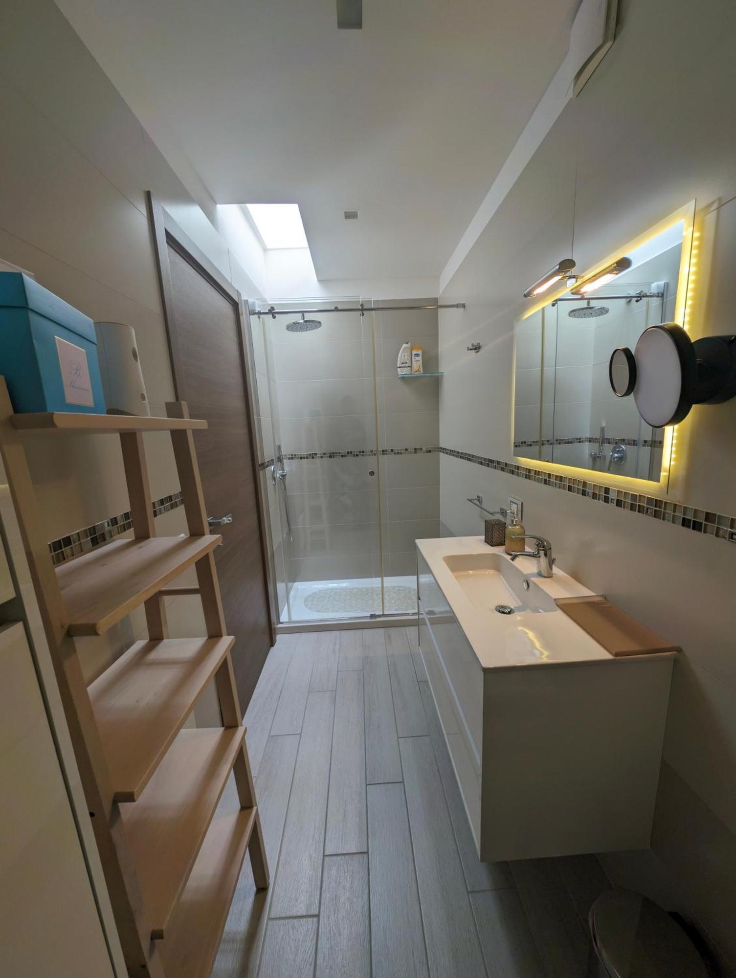 Golden Apartment *
